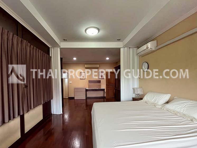 House with Shared Pool in Srinakarin 